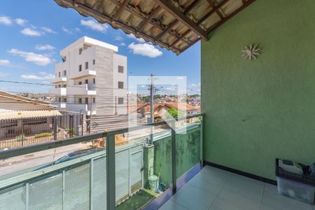 Sala - Varanda de casa à venda com 3 quartos, 200m² em Santa Mônica, Belo Horizonte