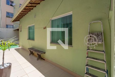 Casa à venda com 200m², 3 quartos e 4 vagas Casa à venda com 200m², 3 quartos e 4 vagasÁrea Gourmet - Quintal