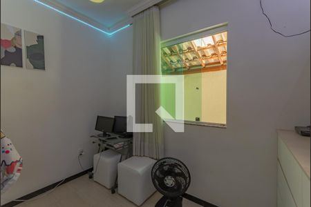 Casa à venda com 200m², 3 quartos e 4 vagas Casa à venda com 200m², 3 quartos e 4 vagasQuarto 2