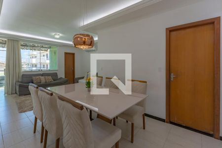 Sala de casa à venda com 3 quartos, 200m² em Santa Mônica, Belo Horizonte