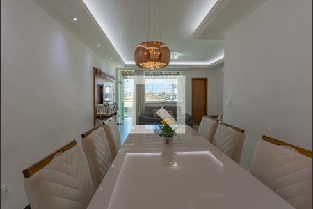 Sala de casa à venda com 3 quartos, 200m² em Santa Mônica, Belo Horizonte