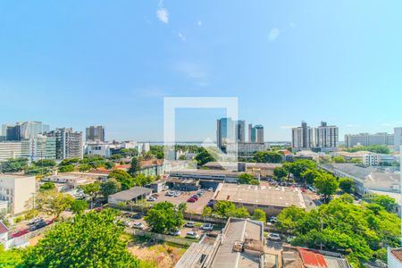 Apartamento à venda com 140m², 2 quartos e 1 vaga Apartamento à venda com 140m², 2 quartos e 1 vagaVista da Piscina