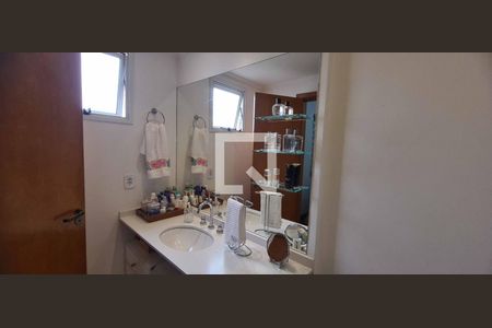 Apartamento à venda com 167m², 3 quartos e 4 vagasBanheiro da Suíte 1