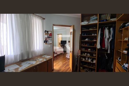 Apartamento à venda com 167m², 3 quartos e 4 vagasCloset