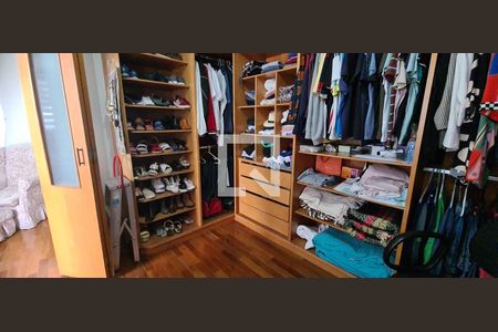 Apartamento à venda com 167m², 3 quartos e 4 vagasCloset