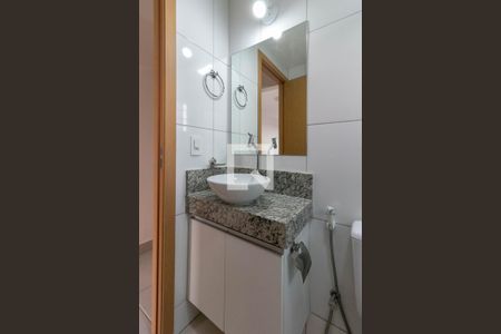 Banheiro de apartamento para alugar com 2 quartos, 65m² em Itamarati, Belo Horizonte