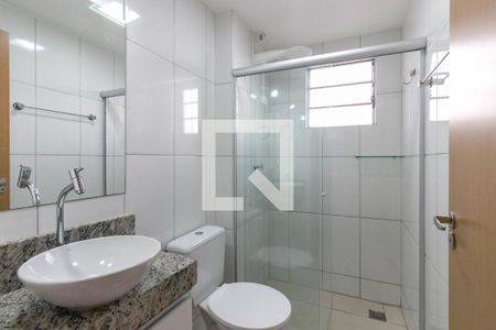 Banheiro de apartamento para alugar com 2 quartos, 65m² em Itamarati, Belo Horizonte