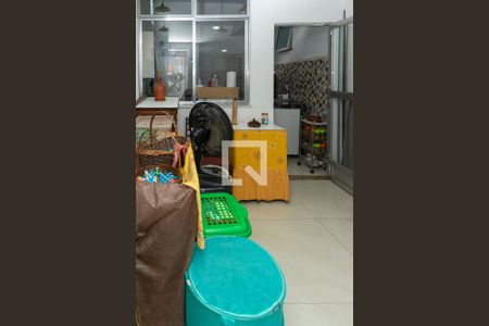 Casa de condomínio à venda com 145m², 3 quartos e 1 vagaÁrea de Serviço