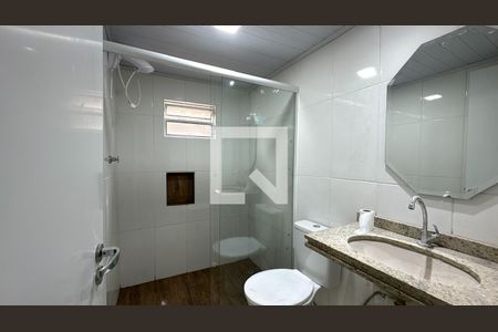 Banheiro de kitnet/studio para alugar com 1 quarto, 27m² em Pilarzinho, Curitiba
