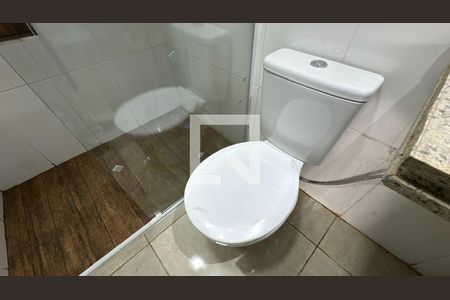 Banheiro de kitnet/studio para alugar com 1 quarto, 27m² em Pilarzinho, Curitiba