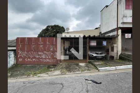 Casa à venda com 500m², 2 quartos e 3 vagas Casa à venda com 500m², 2 quartos e 3 vagasFachada + Placa