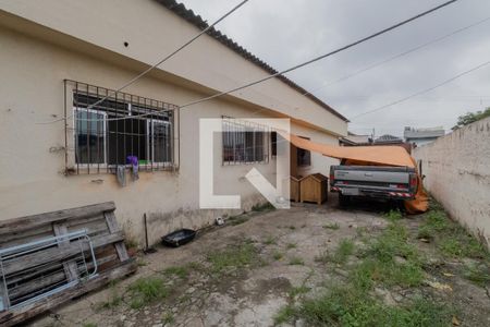 Casa à venda com 500m², 2 quartos e 3 vagas Casa à venda com 500m², 2 quartos e 3 vagasQuintal
