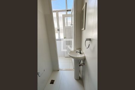 Apartamento à venda com 400m², 4 quartos e 2 vagas Apartamento à venda com 400m², 4 quartos e 2 vagasBanheiro de Serviço