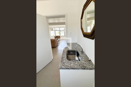 Apartamento à venda com 400m², 4 quartos e 2 vagas Apartamento à venda com 400m², 4 quartos e 2 vagasBanheiro Social 02