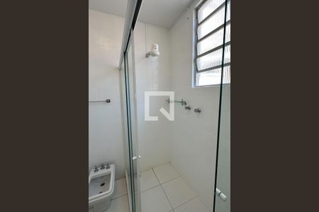 Apartamento à venda com 400m², 4 quartos e 2 vagas Apartamento à venda com 400m², 4 quartos e 2 vagasBanheiro Social 01