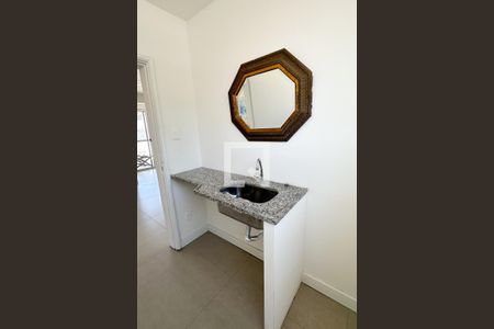 Apartamento à venda com 400m², 4 quartos e 2 vagas Apartamento à venda com 400m², 4 quartos e 2 vagasBanheiro Social 02