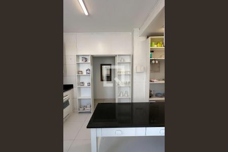 Apartamento à venda com 400m², 4 quartos e 2 vagas Apartamento à venda com 400m², 4 quartos e 2 vagasCozinha