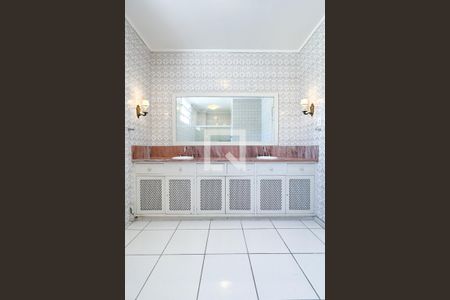 Apartamento à venda com 400m², 4 quartos e 2 vagas Apartamento à venda com 400m², 4 quartos e 2 vagasBanheiro Suíte