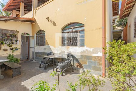 Casa à venda com 360m², 4 quartos e 2 vagas Casa à venda com 360m², 4 quartos e 2 vagasÁrea Externa - Quintal 2