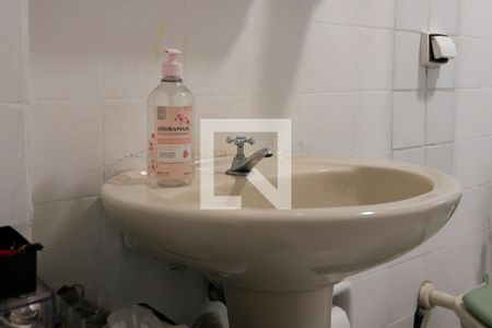 Banheiro Social de apartamento para alugar com 1 quarto, 48m² em Bela Vista, São Paulo