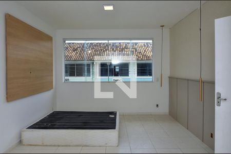 Quarto 1 de casa de condomínio para alugar com 5 quartos, 178m² em Vargem Pequena, Rio de Janeiro