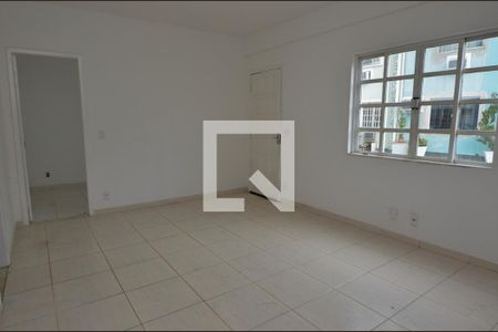 Sala de casa de condomínio para alugar com 5 quartos, 178m² em Vargem Pequena, Rio de Janeiro