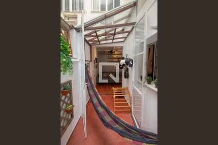 Apartamento à venda com 78m², 2 quartos e sem vagaVaranda