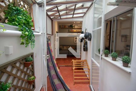 Apartamento à venda com 78m², 2 quartos e sem vagaVaranda