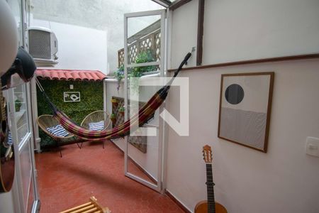 Apartamento à venda com 78m², 2 quartos e sem vagaVaranda