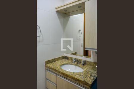 Banheiro de apartamento à venda com 1 quarto, 62m² em Santana, Porto Alegre