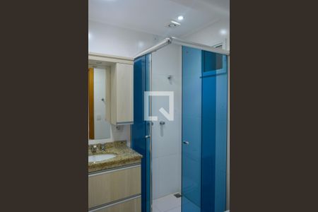 Banheiro de apartamento à venda com 1 quarto, 62m² em Santana, Porto Alegre