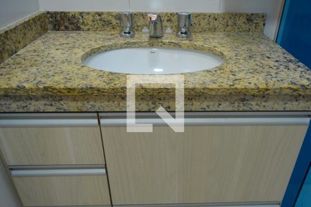 Banheiro de apartamento à venda com 1 quarto, 62m² em Santana, Porto Alegre