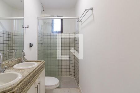 Banheiro de kitnet/studio para alugar com 1 quarto, 28m² em Vila Olímpia, São Paulo