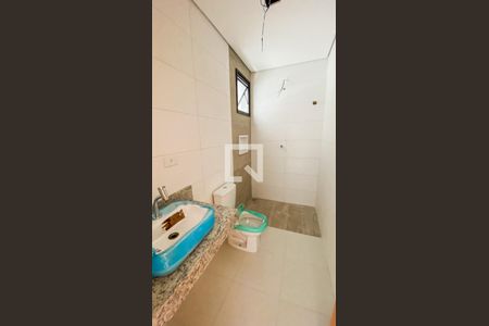 Casa à venda com 128m², 3 quartos e 2 vagasBanheiro