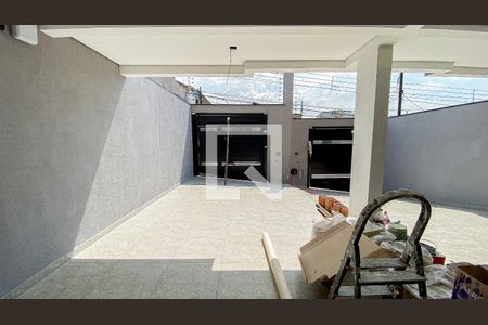 Casa à venda com 128m², 3 quartos e 2 vagasGaragem - Quintal