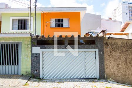 Casa à venda com 124m², 2 quartos e 2 vagas Casa à venda com 124m², 2 quartos e 2 vagasFachada