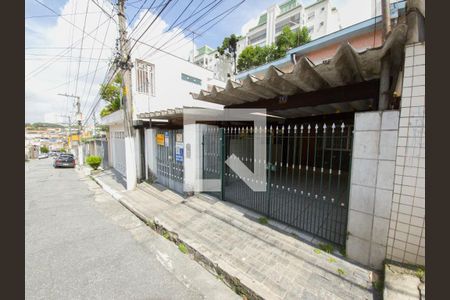 Casa à venda com 80m², 2 quartos e 1 vaga Casa à venda com 80m², 2 quartos e 1 vagaFachada
