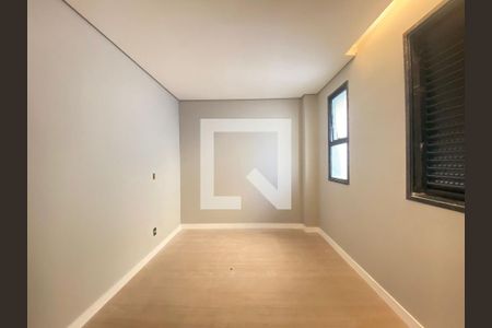 Casa à venda com 225m², 3 quartos e 4 vagasSuíte