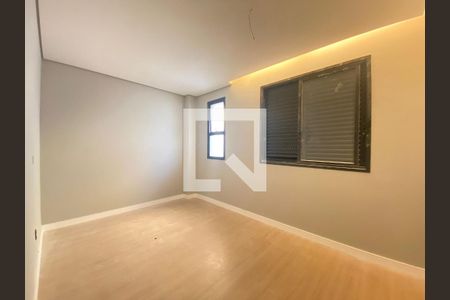 Casa à venda com 225m², 3 quartos e 4 vagasSuíte