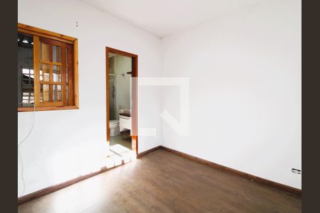 Casa à venda com 120m², 4 quartos e 2 vagasSuíte