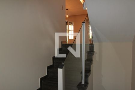Escada  de casa para alugar com 3 quartos, 360m² em Ouro Preto, Belo Horizonte