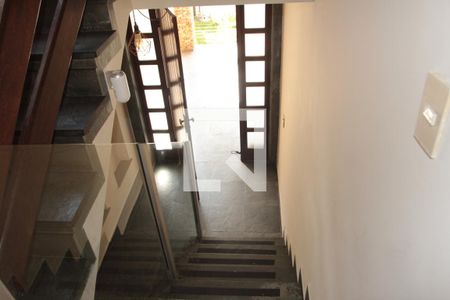 Escada  de casa para alugar com 3 quartos, 360m² em Ouro Preto, Belo Horizonte
