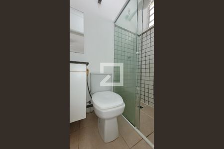 Banheiro de kitnet/studio para alugar com 1 quarto, 15m² em Cidade Universitária, Campinas