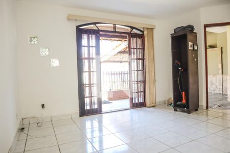 Sala de casa para alugar com 2 quartos, 450m² em Serra Grande, Niterói