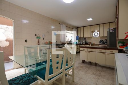 Casa à venda com 240m², 3 quartos e 3 vagasCozinha