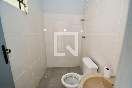 Casa à venda com 45m², 1 quarto e 4 vagas Casa à venda com 45m², 1 quarto e 4 vagasBanheiro