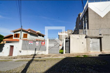 Casa à venda com 45m², 1 quarto e 4 vagas Casa à venda com 45m², 1 quarto e 4 vagasFachada