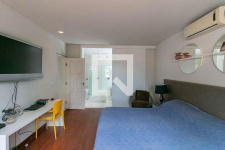 Casa à venda com 500m², 4 quartos e 5 vagas Casa à venda com 500m², 4 quartos e 5 vagasCloset