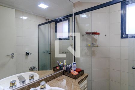 Apartamento à venda com 220m², 3 quartos e 4 vagas Apartamento à venda com 220m², 3 quartos e 4 vagasBanheiro da Suíte 2