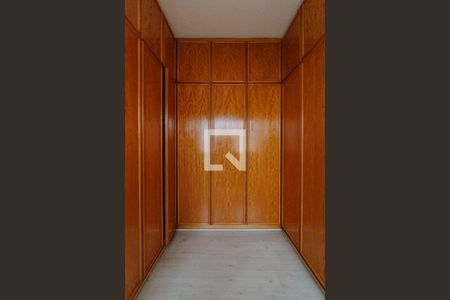 Apartamento à venda com 220m², 3 quartos e 4 vagas Apartamento à venda com 220m², 3 quartos e 4 vagasCloset da Suíte 1